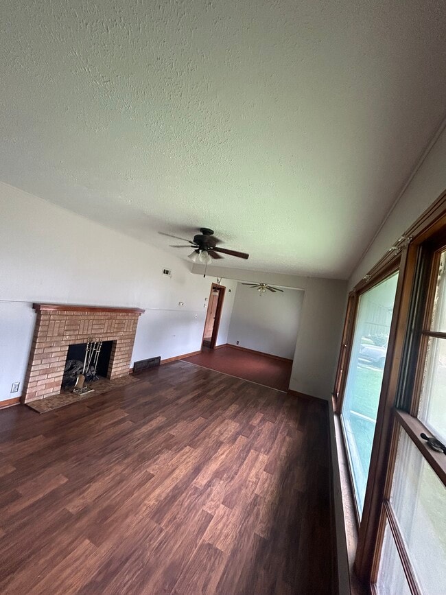 Building Photo - 417 W Claflin Ave