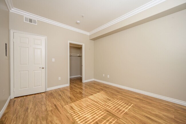 Building Photo - 2253 Martin