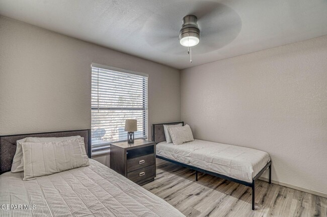 Building Photo - 311 Zenith Dr
