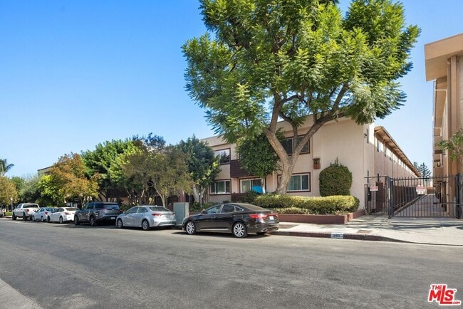 Building Photo - 5400 Newcastle Ave