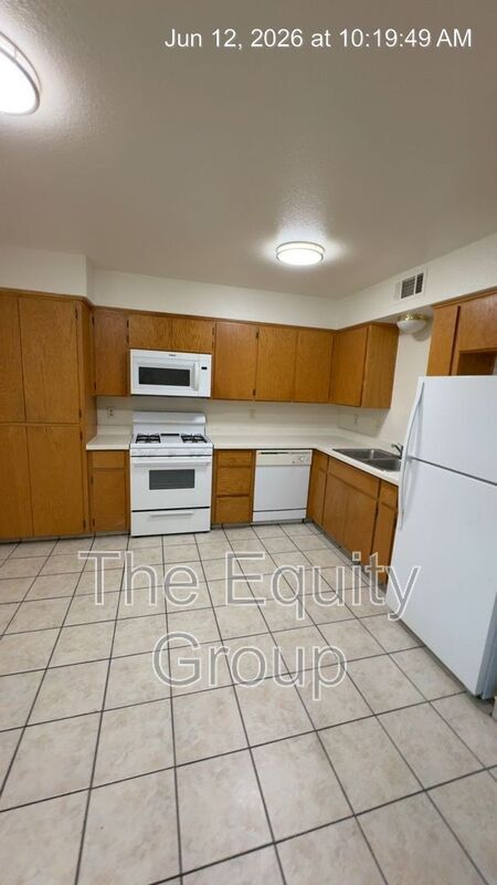 Building Photo - 545 N Divisadero St