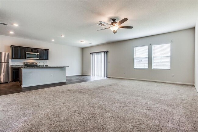 Building Photo - 509 Peony Ct