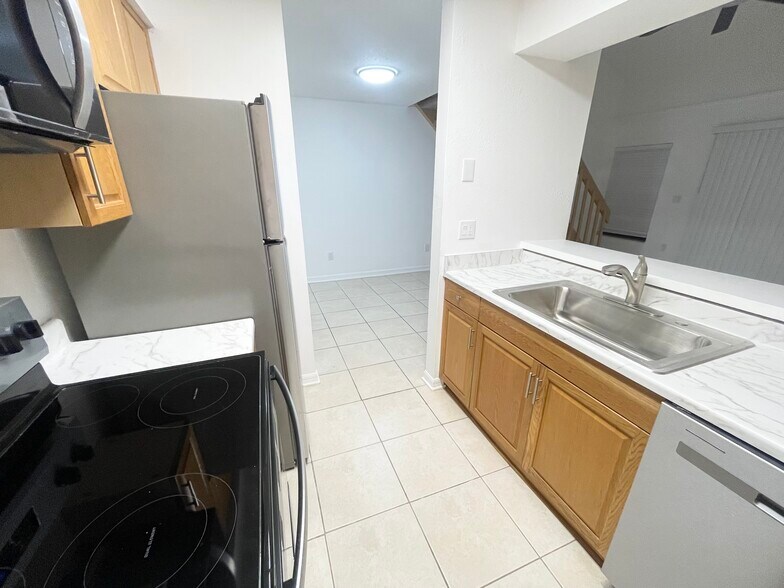 Building Photo - 2759 Hunt Club Ln