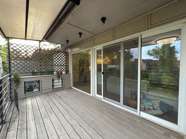 Building Photo - 8211 Katy Fwy
