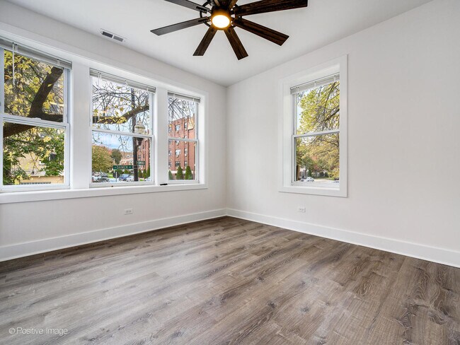 Building Photo - 5325 N Damen Ave