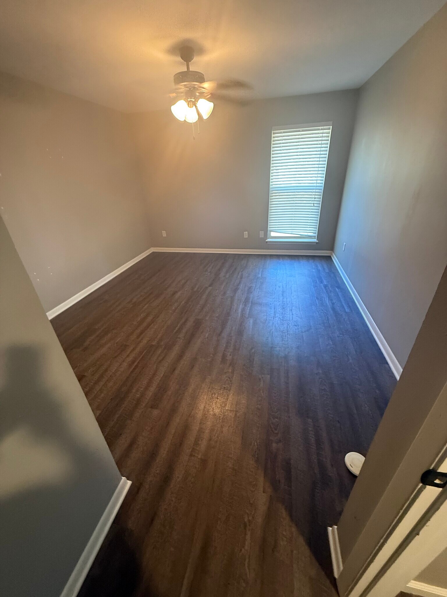 Building Photo - 2907 Greenhills Dr