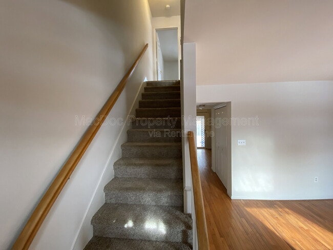 Building Photo - 212 Farrell Ln