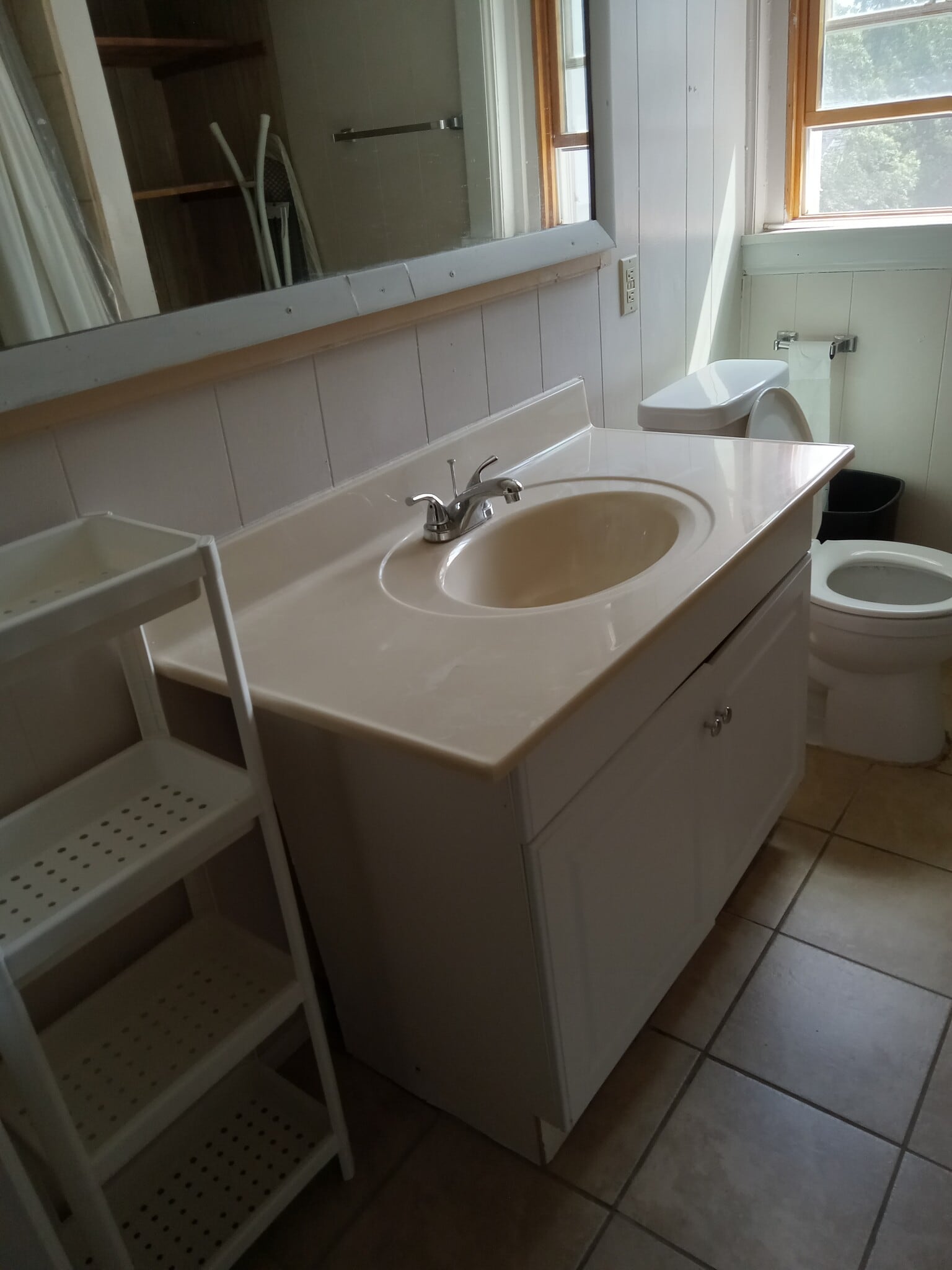 Apt 4 - upstairs bathroom - 523 E State St