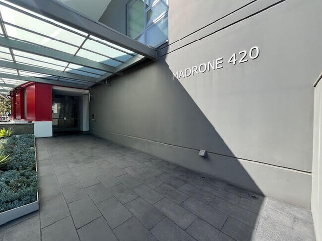 Primary Photo - City living at its best! 2 BR/2 BA @ the M...