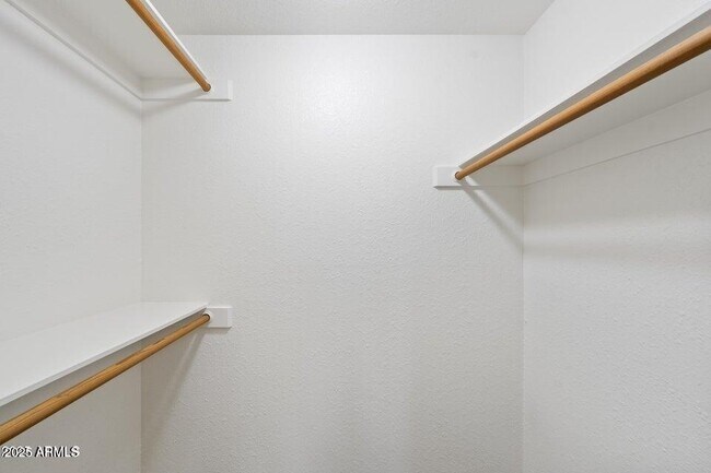 Building Photo - 1525 W El Alba Way