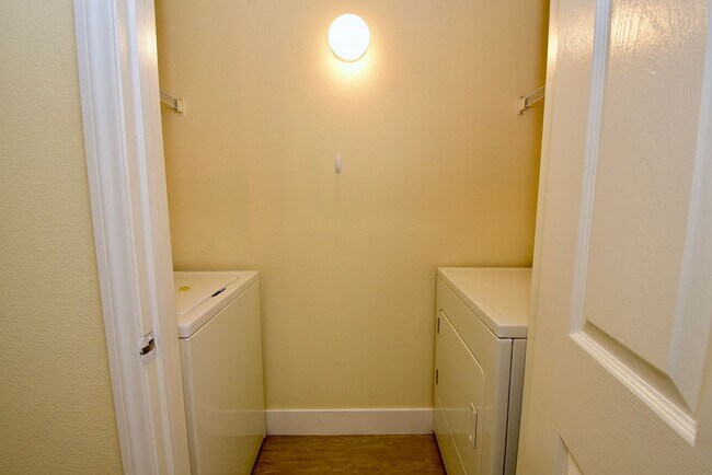 Building Photo - Upgraded & Charming Two-Bedroom Condo with...