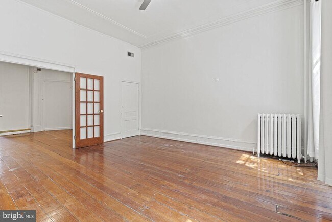 Building Photo - 328 S 15th St