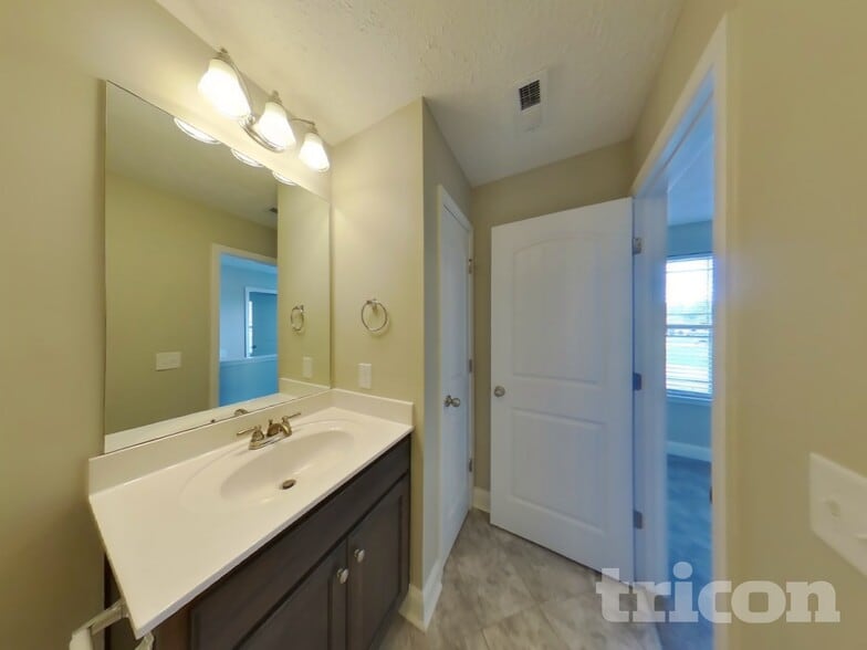 Building Photo - 642 Berry Cir