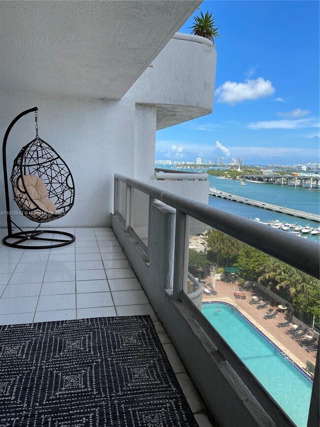 Building Photo - 1717 N Bayshore Dr