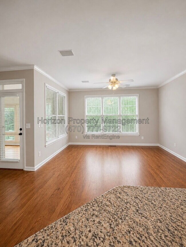 Building Photo - 3235 Bentwood Close