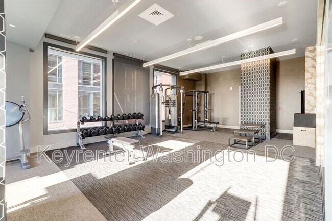 Building Photo - 45 Sutton Square SW