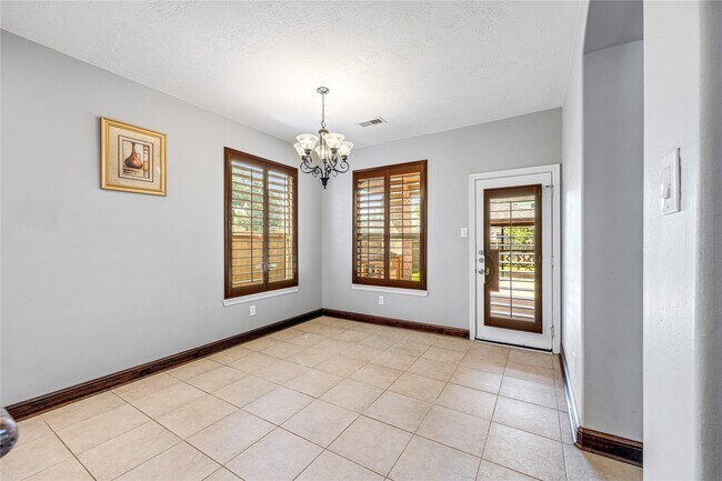 Building Photo - 8127 Edenwood Dr