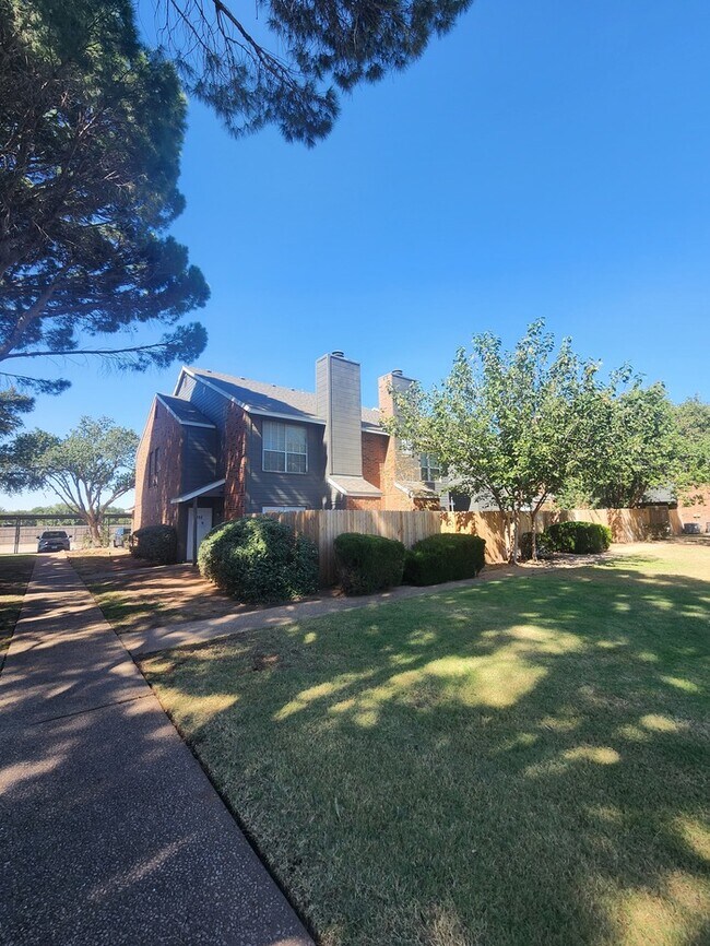 Building Photo - 1 bed 1.5 bath at Sagewood Condominiums, 2...