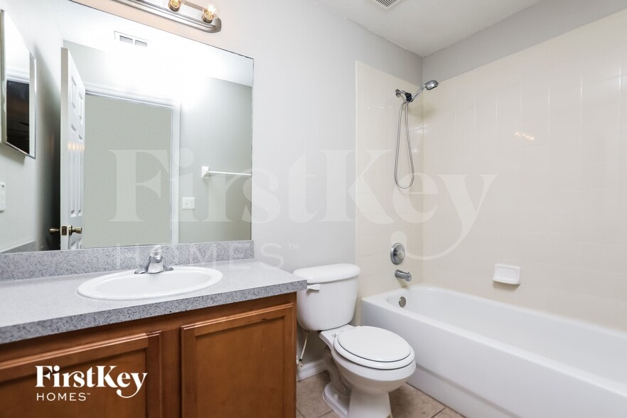 Building Photo - 1683 Christopher St