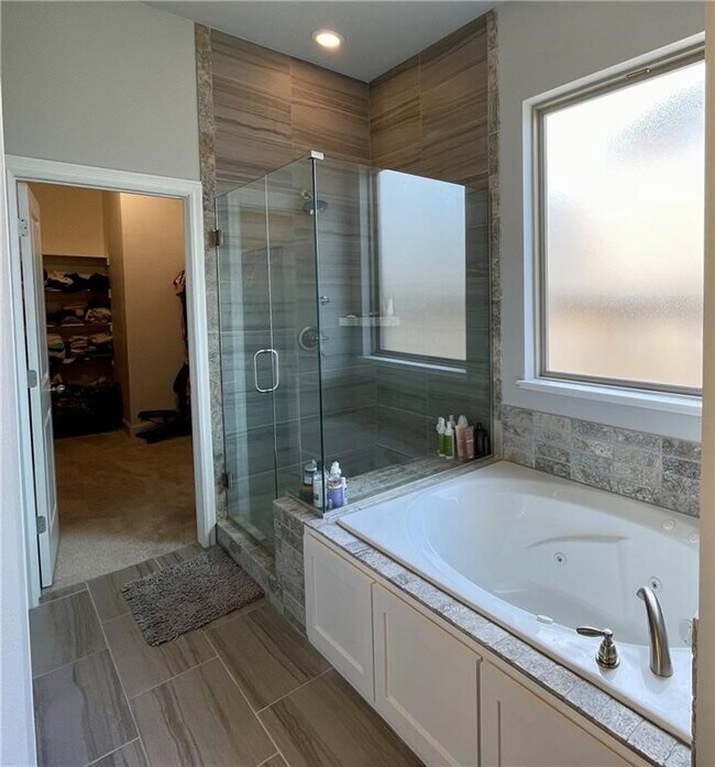 Building Photo - 4703 SW Lilly St