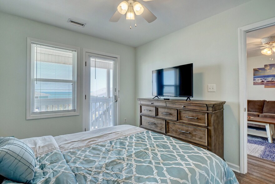 2 bed rooms - 237 Seashore Dr.
