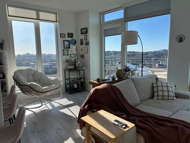 Building Photo - 125 Guest St