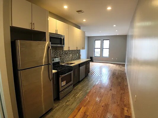 Primary Photo - 4240 Broadway