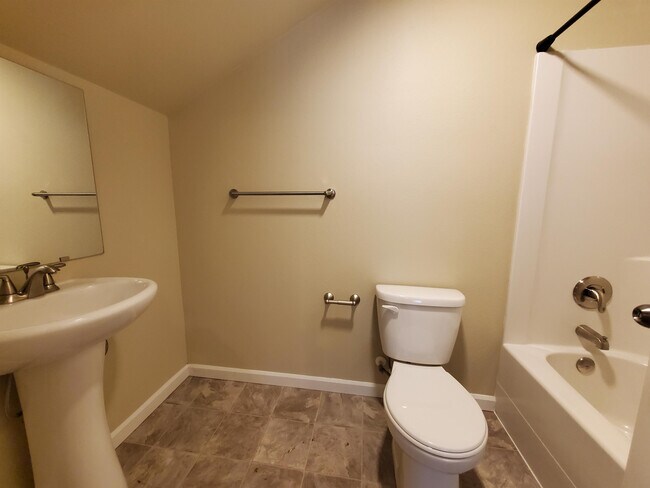 Building Photo - 1502 Onyx St SE