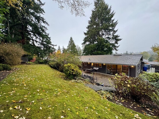 Building Photo - Medina Home