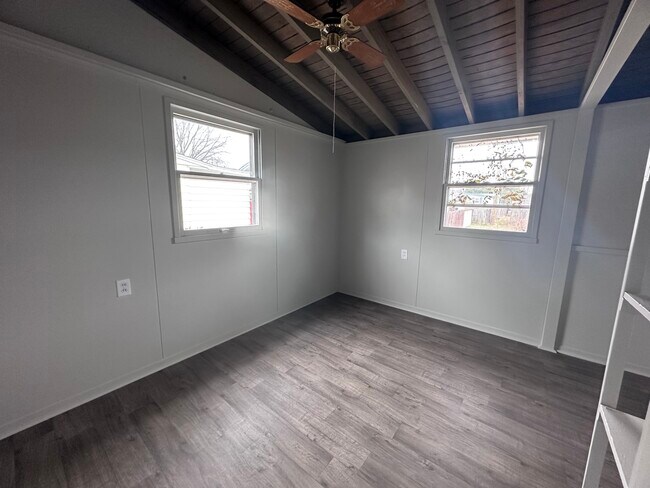 Building Photo - 403 Seminary-N