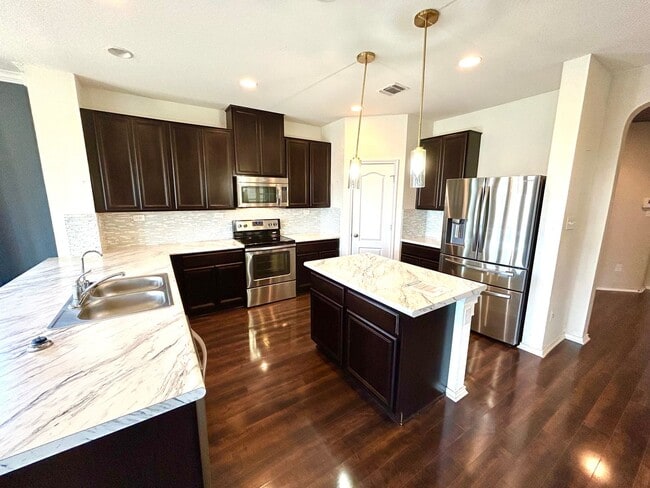 Building Photo - **APPLICATION RECEIVED** Stunning 3BD/2.5BA Two-Story Home with Office & Loft Near Brooks City Base!