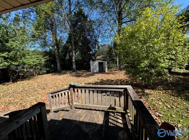 Building Photo - 10011 Strong Dr SE