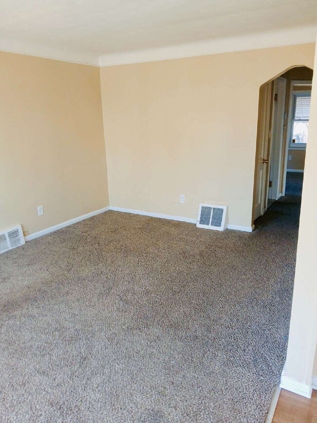 Building Photo - 21465 Syracuse Ave