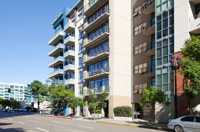 Building Photo - 527 Tenth Ave