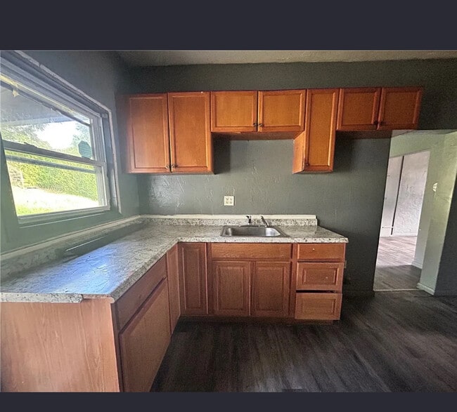 Building Photo - 2405 Harrison St