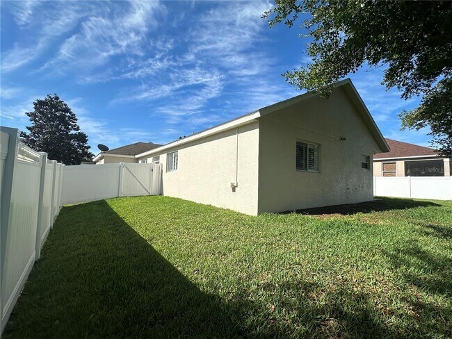 Building Photo - 10955 Lemay Dr