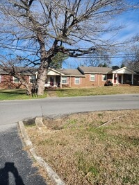 Building Photo - One Room Efficiency Apt in Ashland City