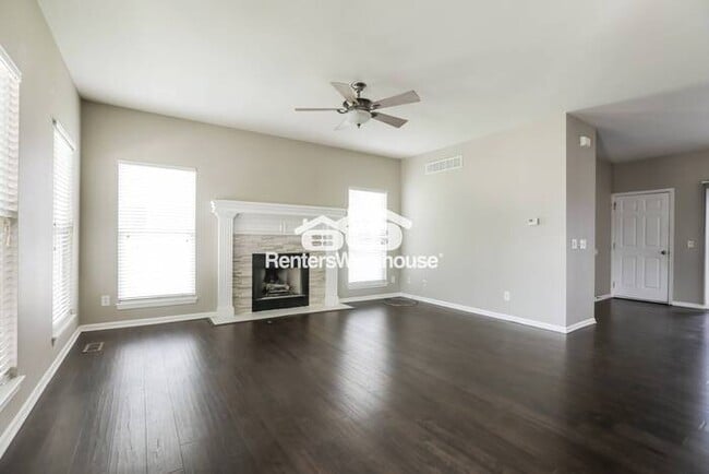 Building Photo - Amazing 4 Bed, 2.5 Bath Home in Lee's Summ...