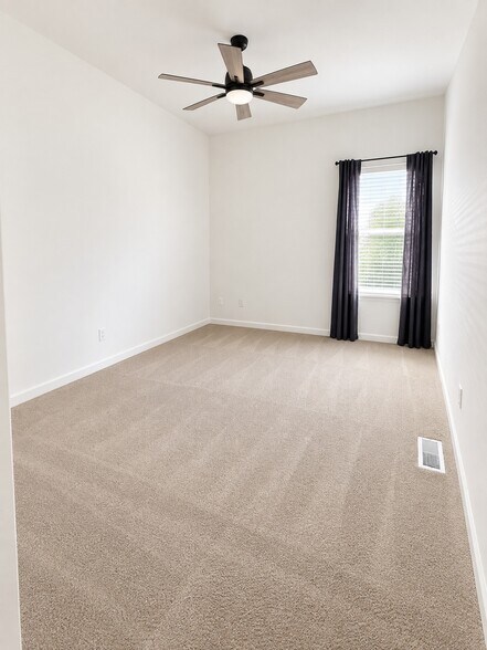 Building Photo - 933 S Woodstone Ln