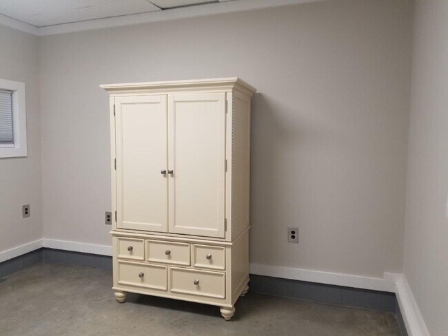 Building Photo - 6047 Wayne Memorial Dr