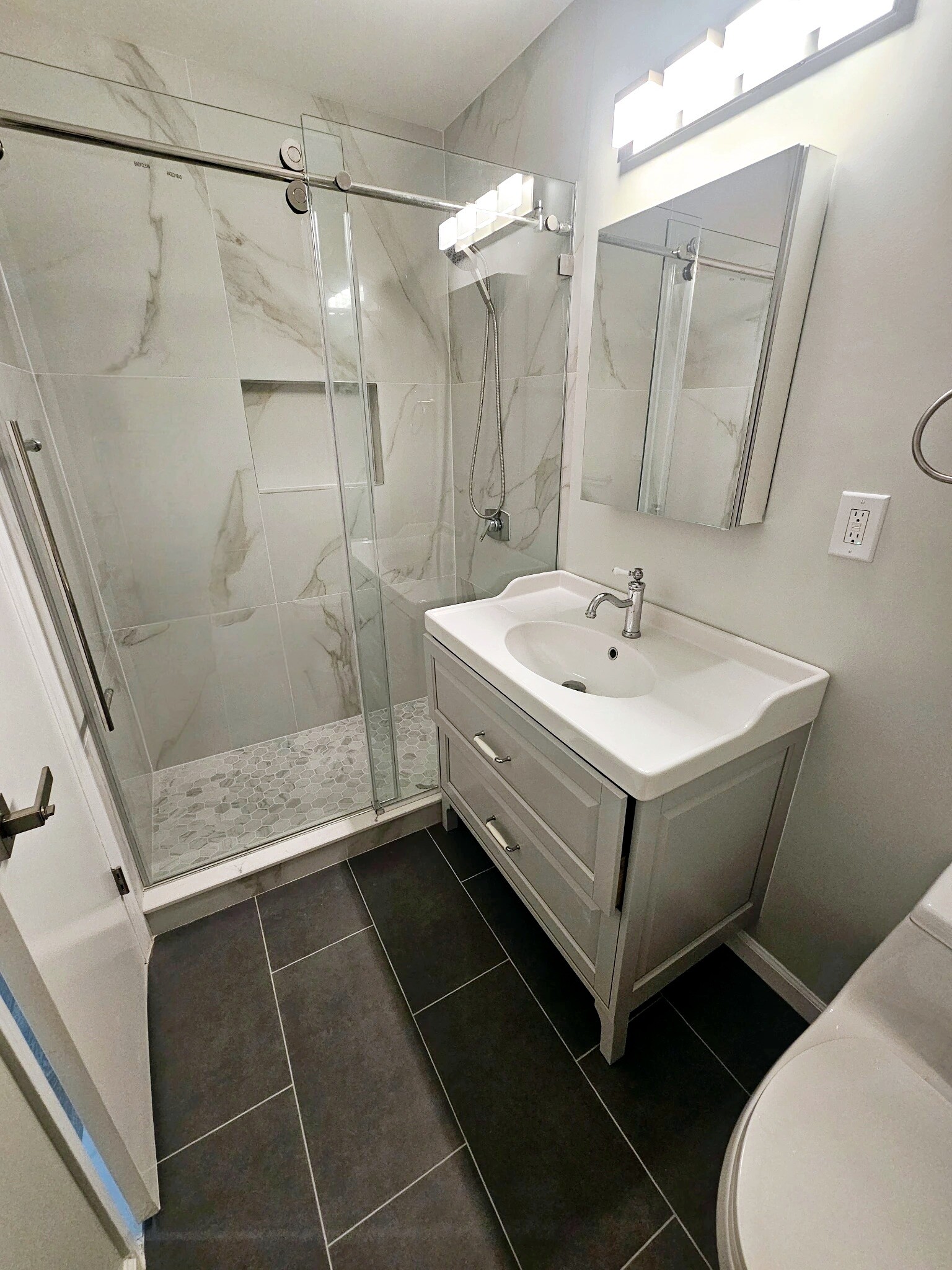 Master bath - 103 Park Ave