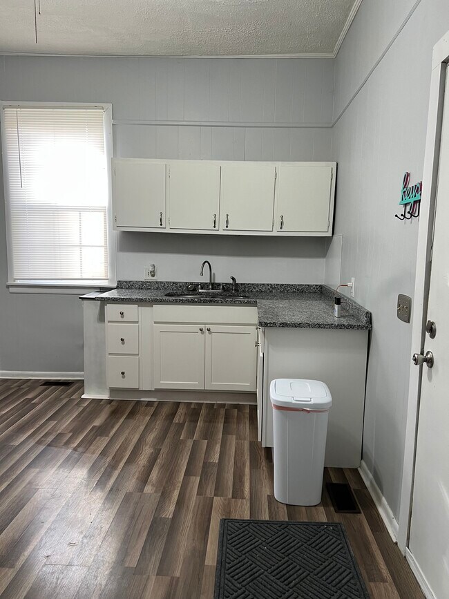 Building Photo - 238 N Church St