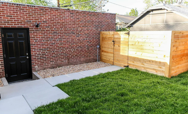 Building Photo - Three bedroom, 2 bathroom modern property!...