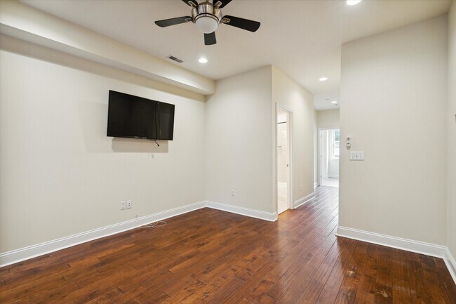 Building Photo - 1521 W Seybert St