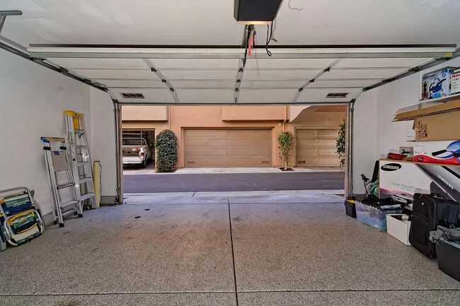 Building Photo - 2901 Escala Cir