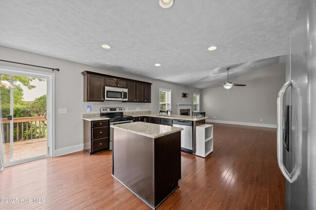 Building Photo - 123 Lightwater Dr