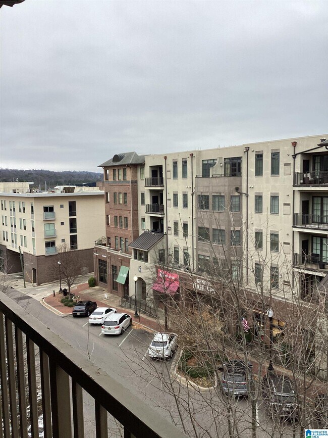 Building Photo - 1840 Oxmoor Rd