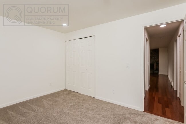 Building Photo - Beautiful 4 Bed 2 Bath House