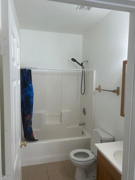 Building Photo - 10730 Garibaldi Dr