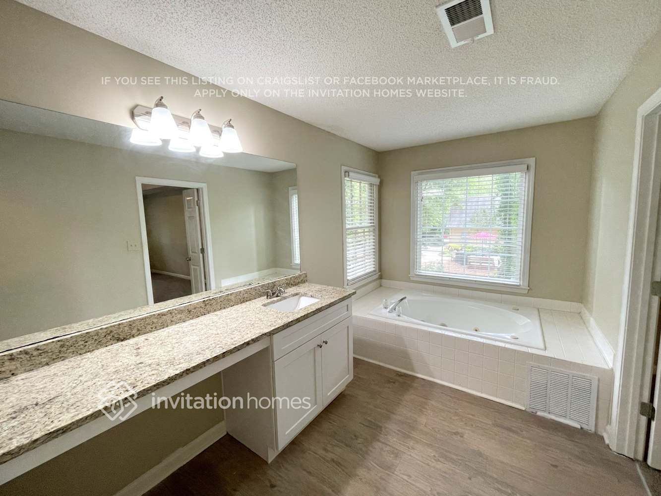 Building Photo - 2862 Wynford Dr S W